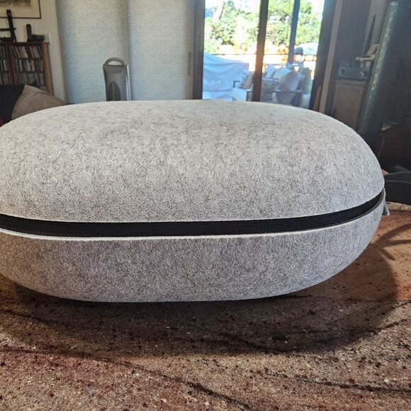 Meta Quest 3 Carrying Case, Excellent Condition - Picture 3 of 4